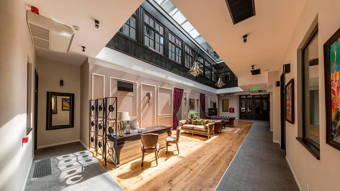 Resepsjonen i The Mansion Boutique Hotel