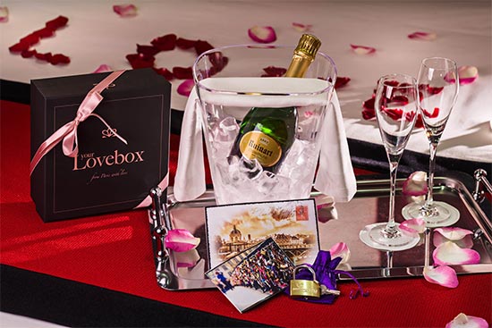 Lovebox og champagne på Montmartre Mon Amoure i Paris